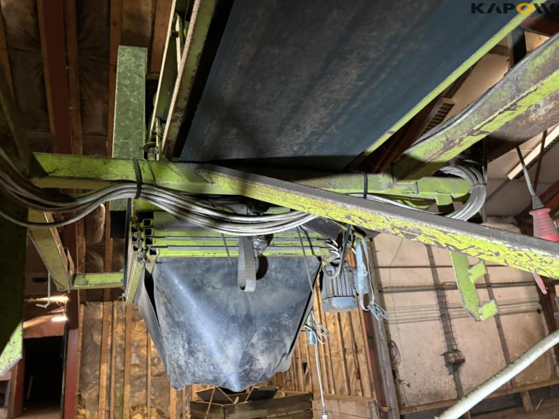 Conveyor belts and distributors 15