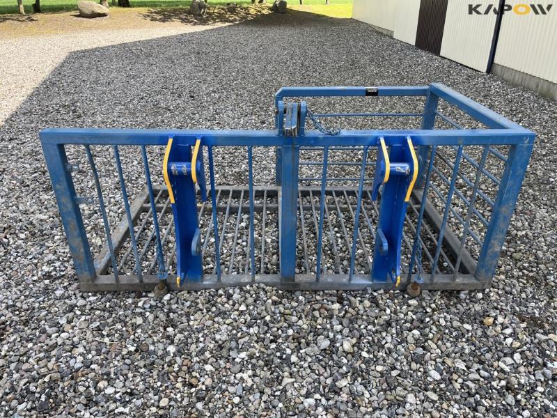 Transport box for skid steer loader with Terex hitch 6