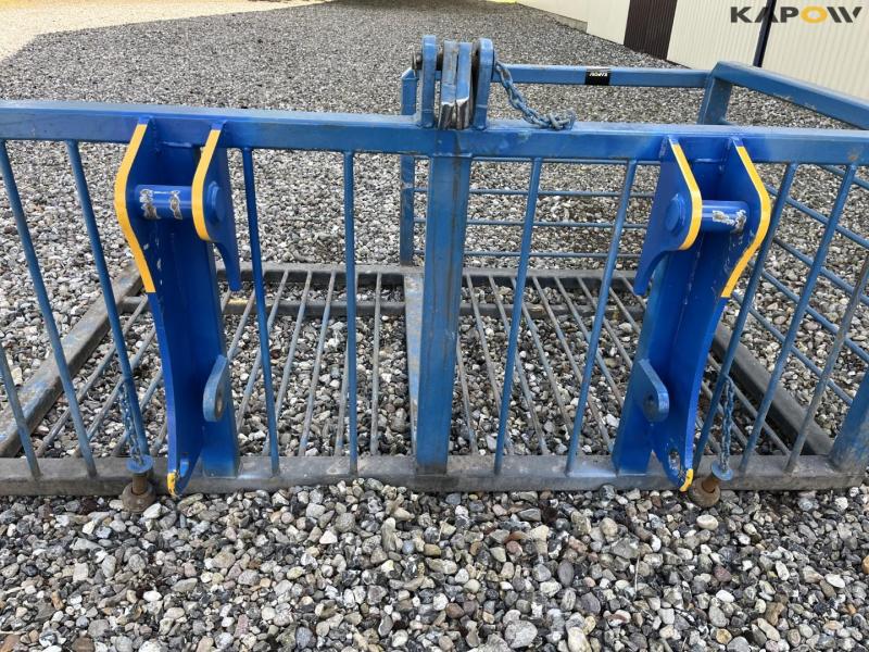 Transport box for skid steer loader with Terex hitch 9
