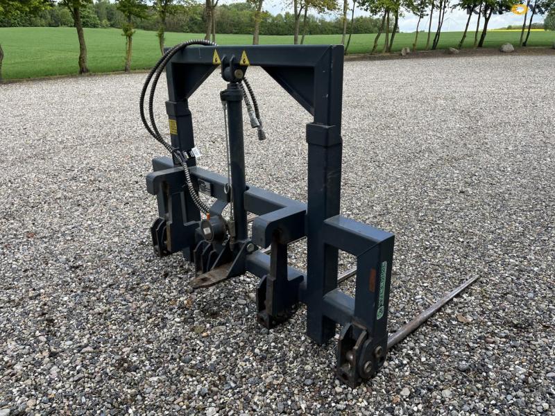 Treemme FBPS.CDC bale spear with Merlo hitch 5