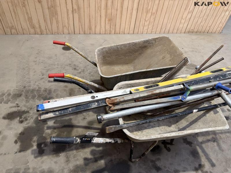 Wheelbarrows, planers and spirit levels 12
