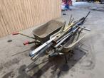 Wheelbarrows, planers and spirit levels 4