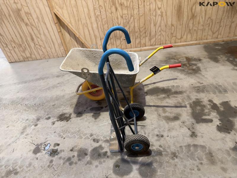 Wheelbarrows and sack carts 7