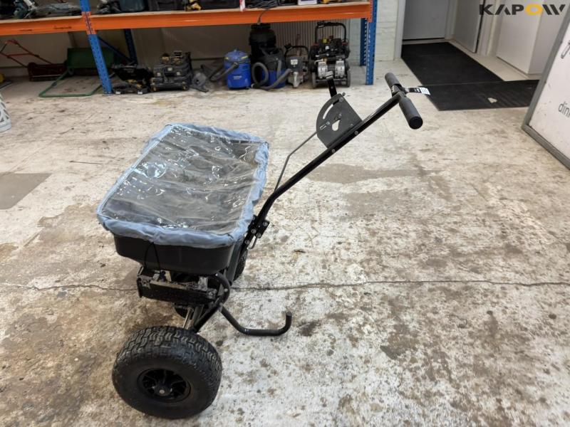 Trolla salt spreader 8