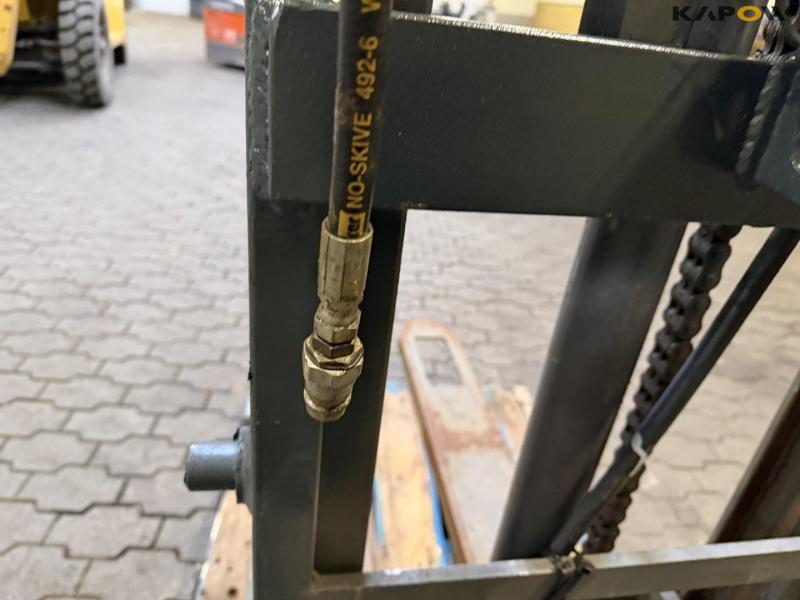 Truck tower for three-point hitch 14