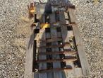 Pneumatic hammer with chisels 2