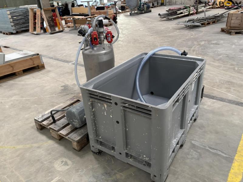 Pressure tank and tank with pump 3