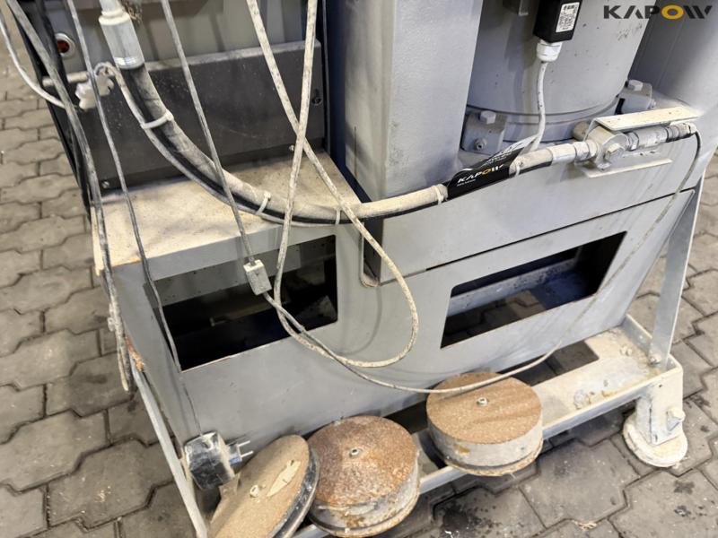 Pressure tester for concrete cubes 17