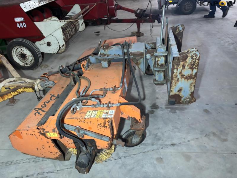 Tuchel Profi FKM 200 HS 600 broom with collection 4