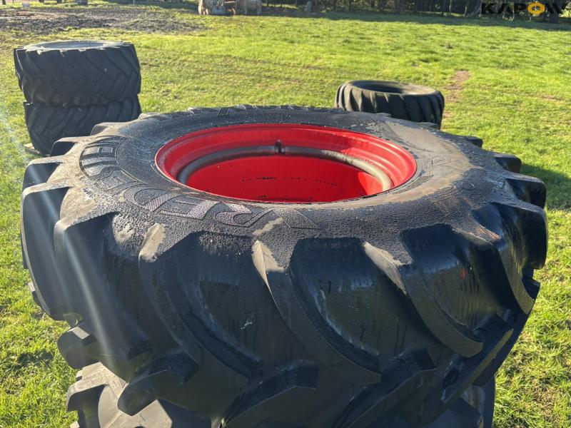 Twin wheels 460/85-30 - new tires 4