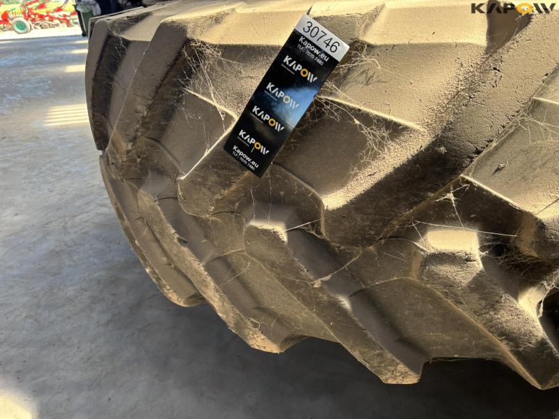 Twin wheels 650/85x38 with locks 11