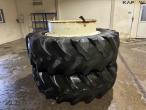 Twin wheels 20.8-R42 2
