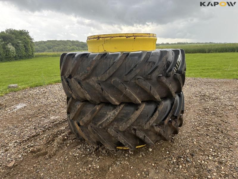 Twin wheels 650/65-R42 1