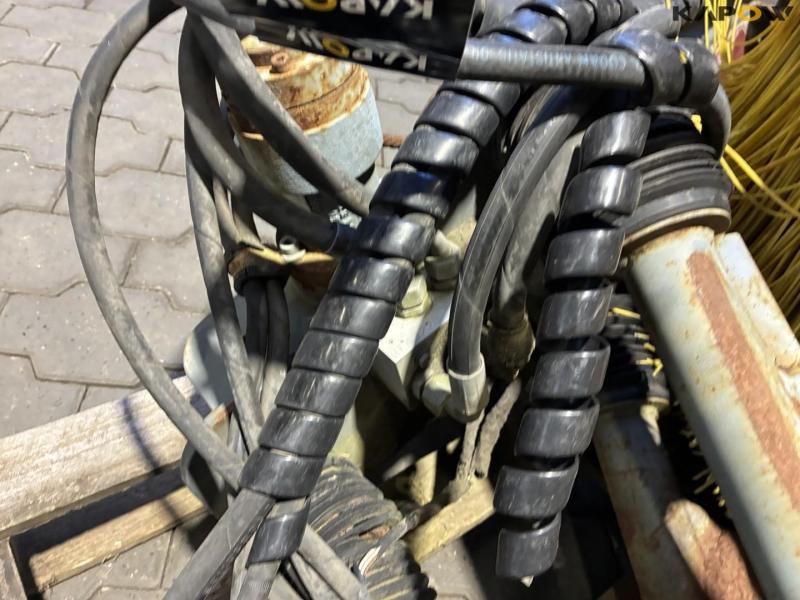 Hydraulic broom equipment 9