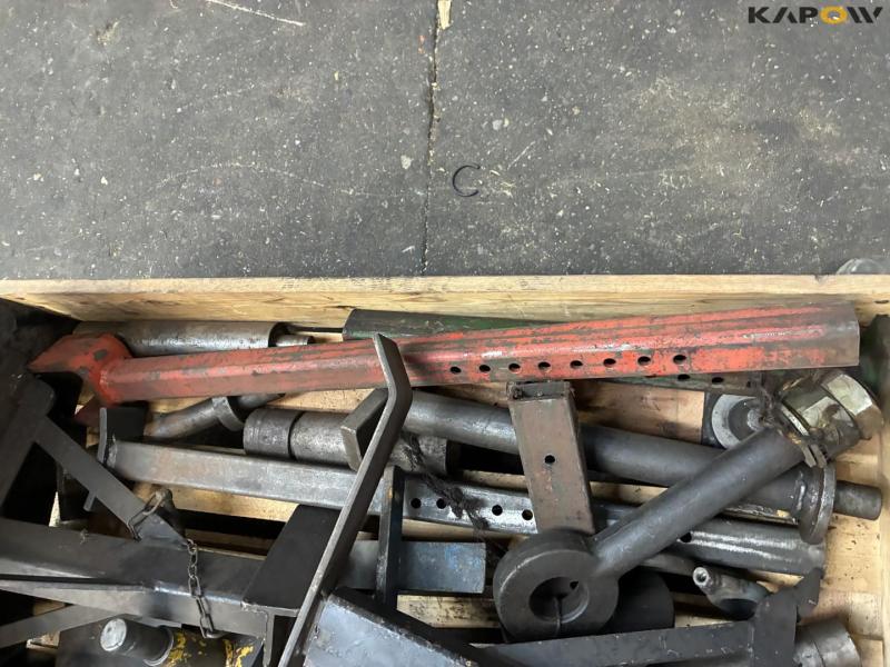 Lifting/support equipment 12