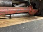 Lifting/support equipment 19