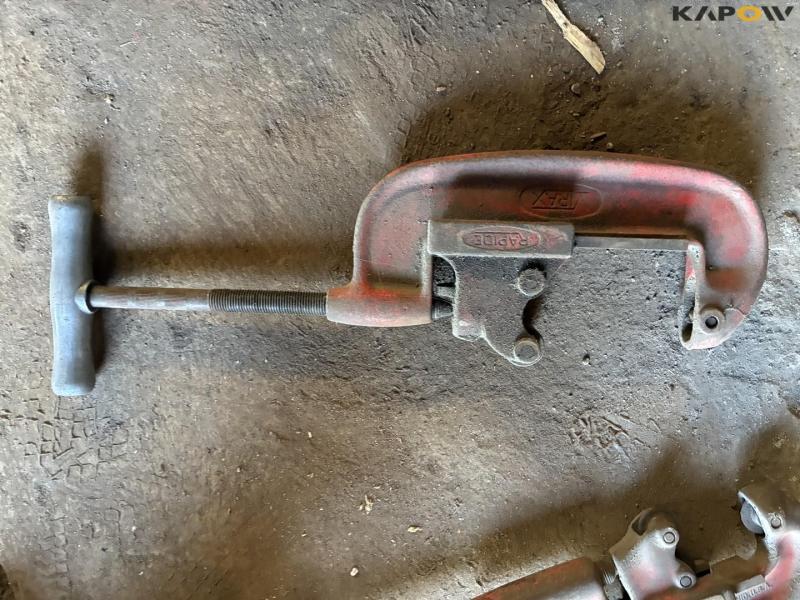 Pipe and thread cutting equipment 15