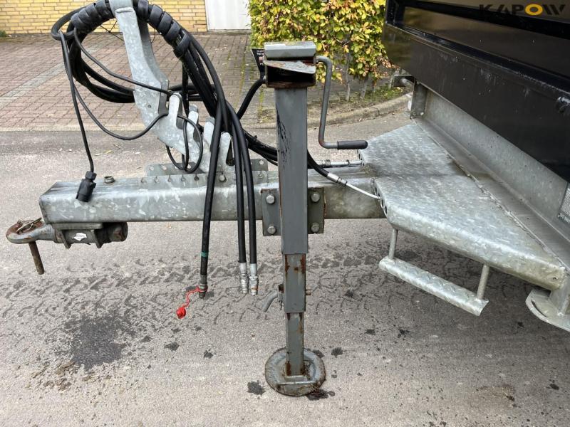 Umega UHF10 tipper truck with sand spreader 15