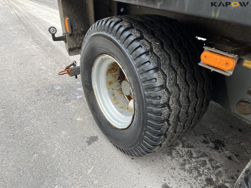 Umega UHF10 tipper truck with sand spreader 21