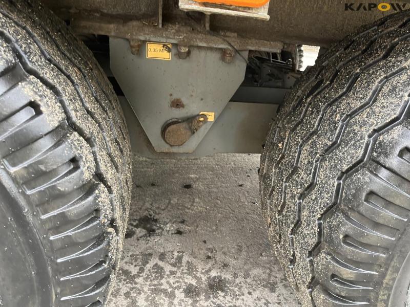 Umega UHF10 tipper truck with sand spreader 22