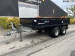 Umega UHF10 tipper truck with sand spreader 1