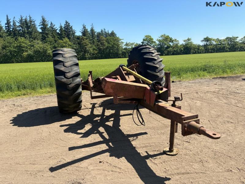 Undercarriage from lime spreader 2