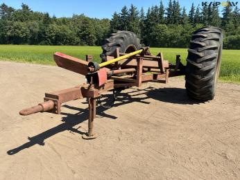Undercarriage from lime spreader