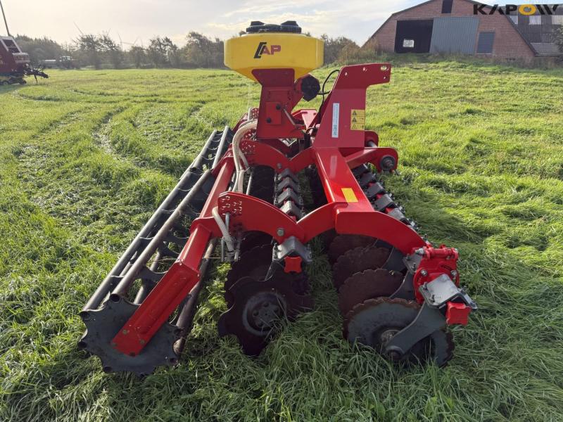 Unia Ares L4 disc harrow with seed box 4