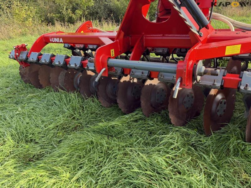 Unia Ares L4 disc harrow with seed box 11