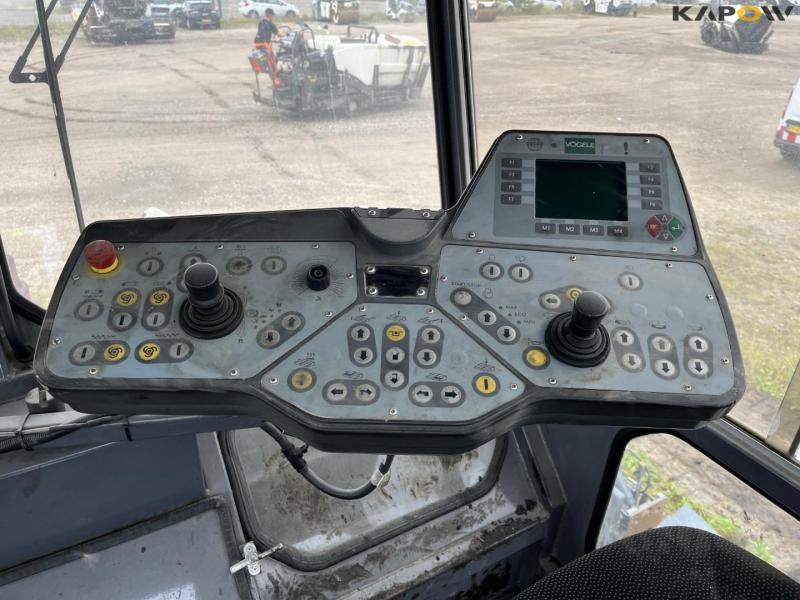 Vögele 1800-2 asphalt paver 28