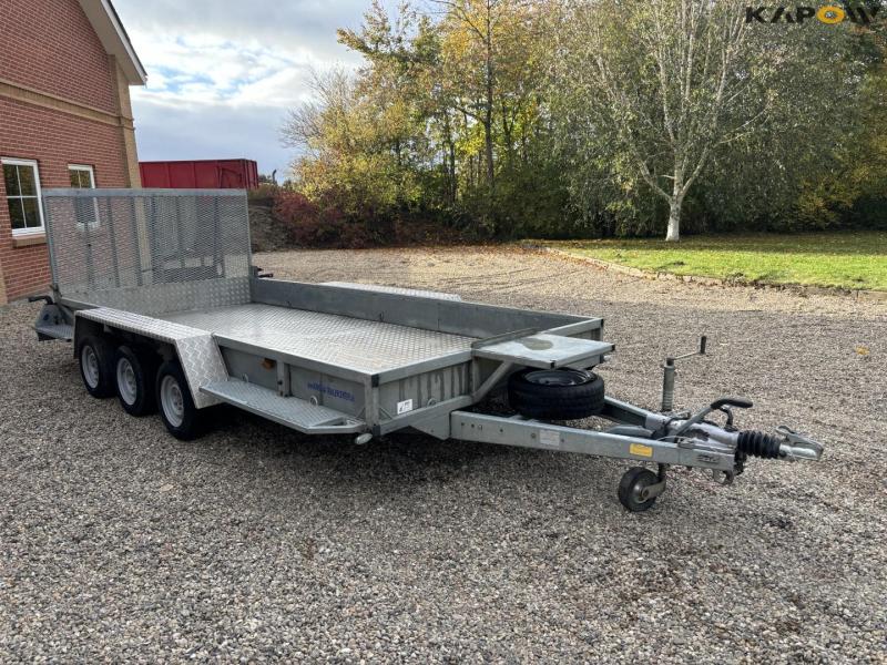 VA, 3520M5 trailer 3