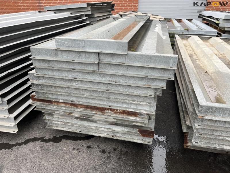 Wall elements for grain silos 10