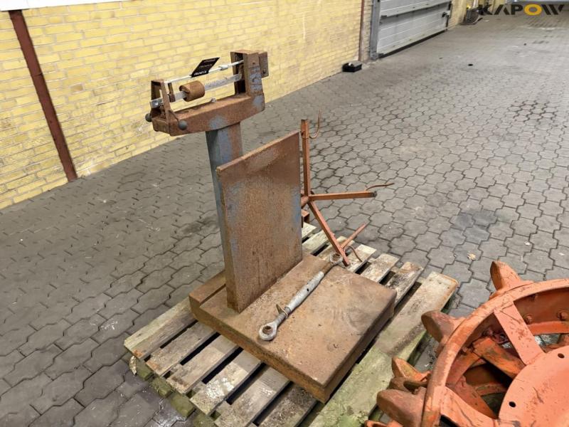 Weight, fence roller and iron wheel 16