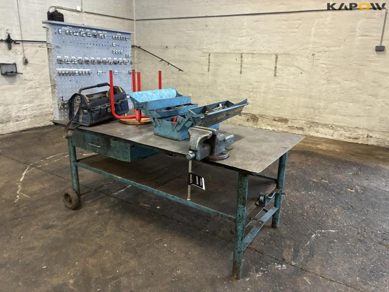 Workshop table with contents 1