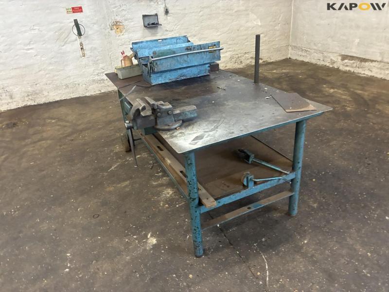Workshop table with contents 7