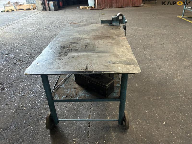 Workshop table with contents 4
