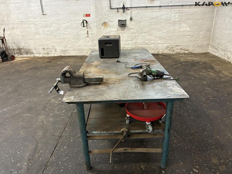Workshop table with contents 8