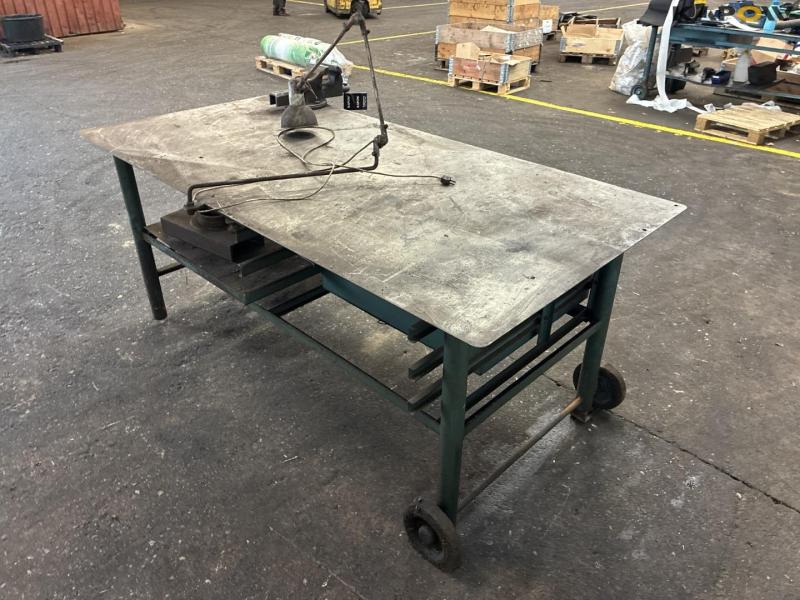 Workshop table with contents 5