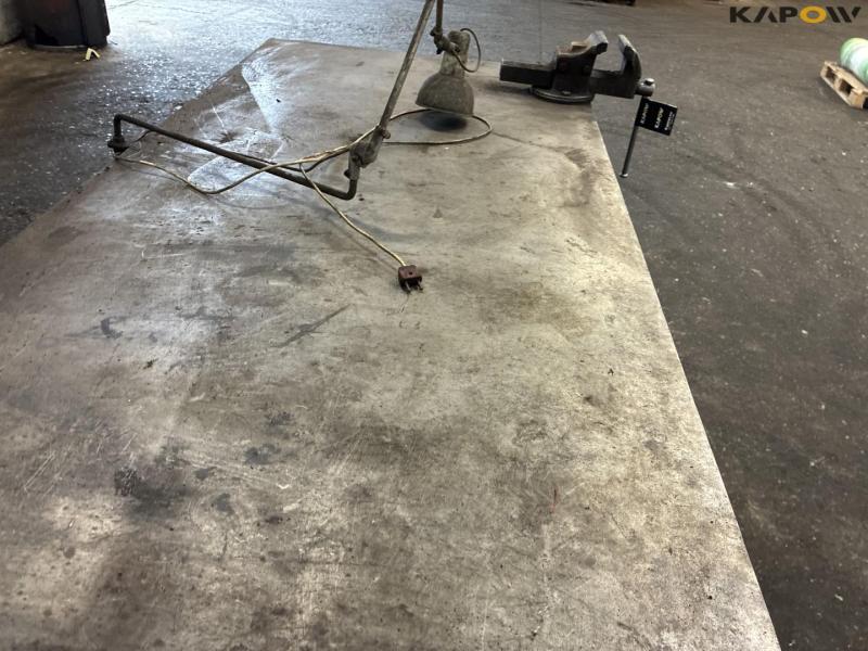 Workshop table with contents 12