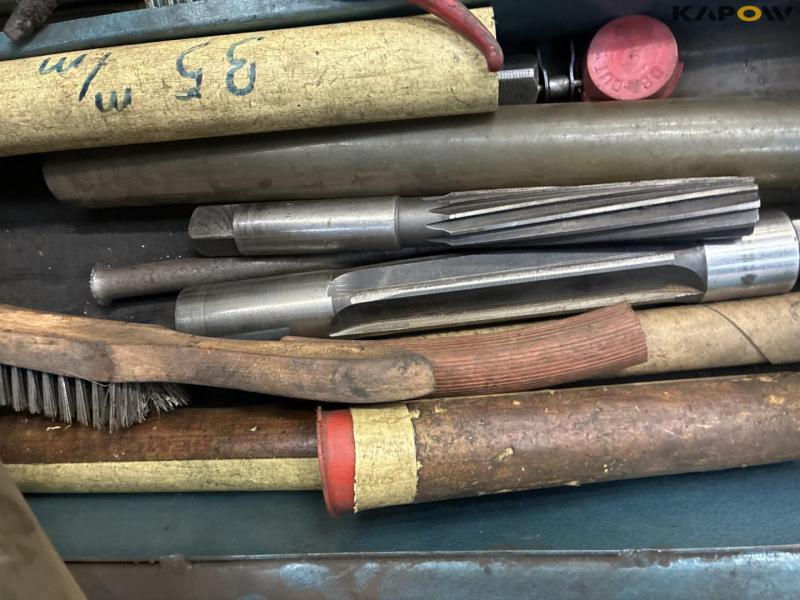 Workshop table with contents 27