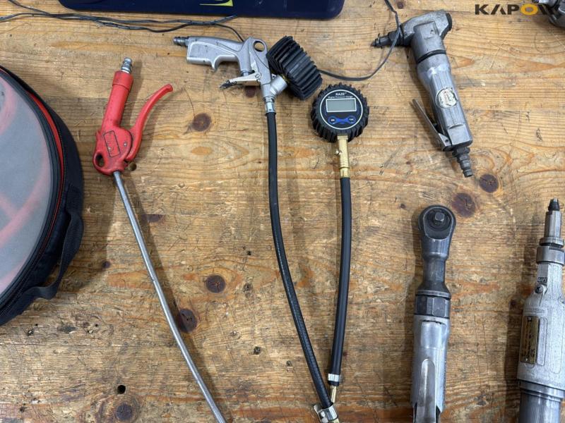 Workshop table with air tools and air hose 16
