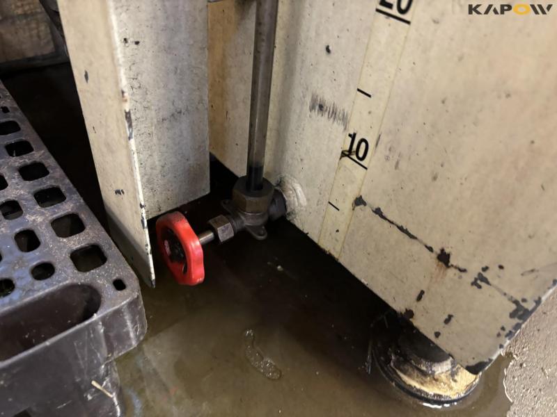 Workshop table with oil tank and oil bar 8