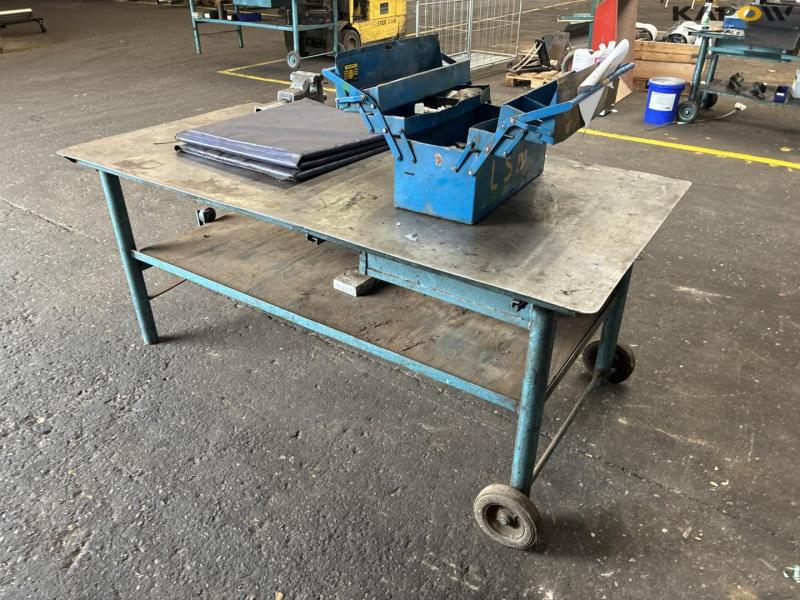 Workshop table with vice and contents 5