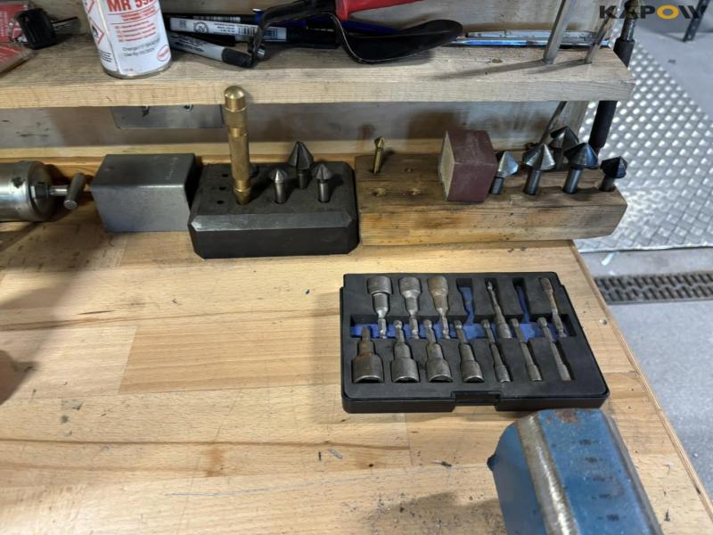 Workshop table with tools 17