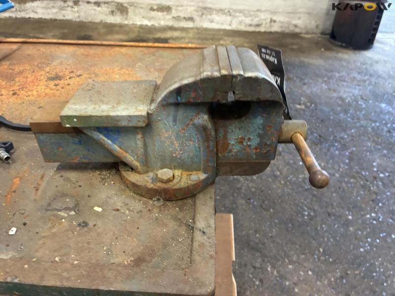 Workshop table with toolbox 8