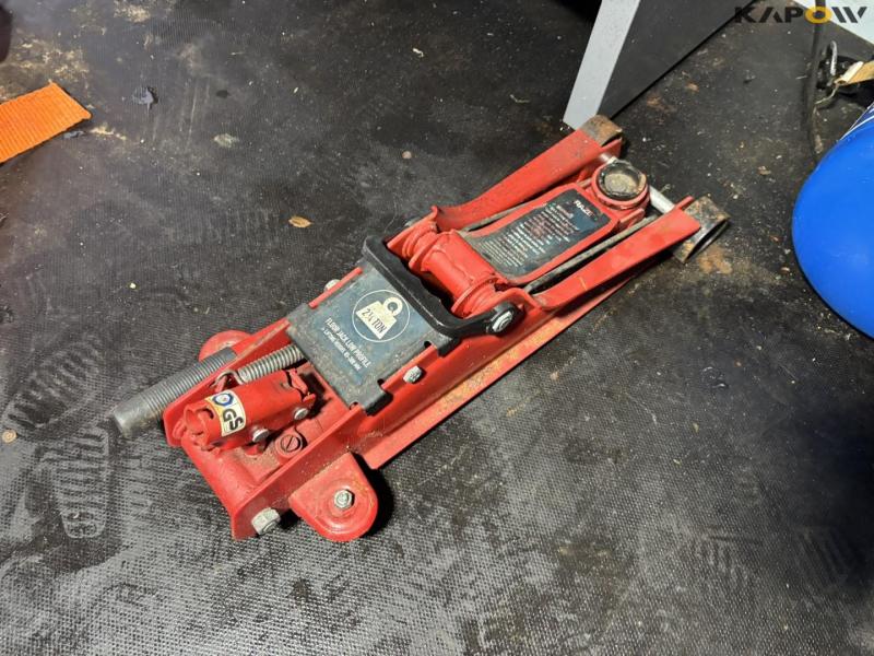 Workshop table and equipment 16