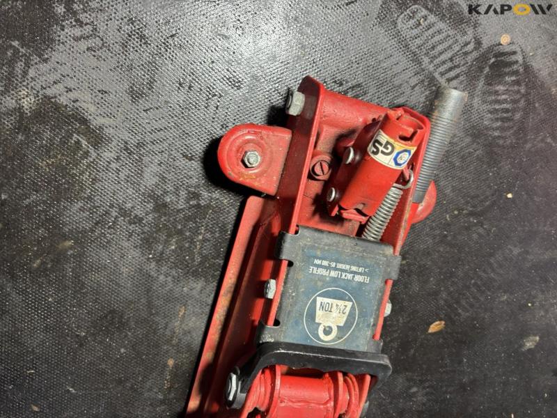 Workshop table and equipment 20