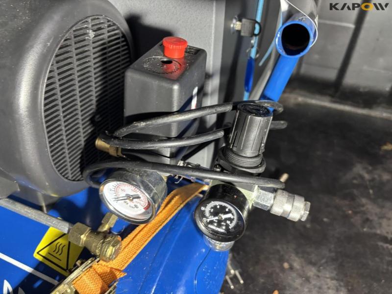 Workshop table and equipment 25