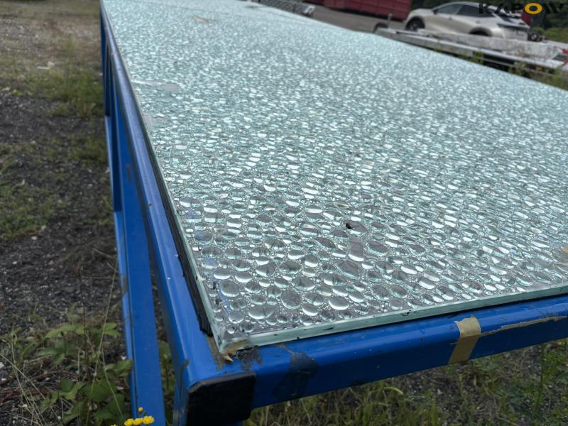 Workshop trolley with tempered glass top 17