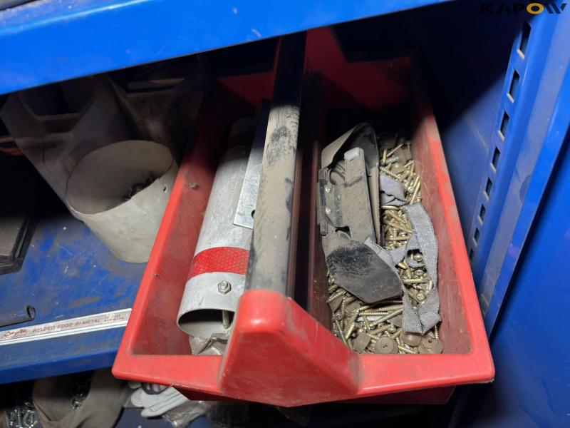 Workshop cabinet with contents 17